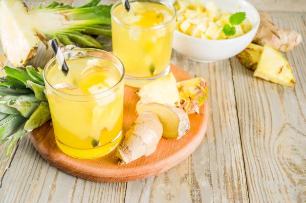 Za ta "čudežni" napitek potrebujete le ekološke limone, ingver in česen. (Foto: Freepik.com)