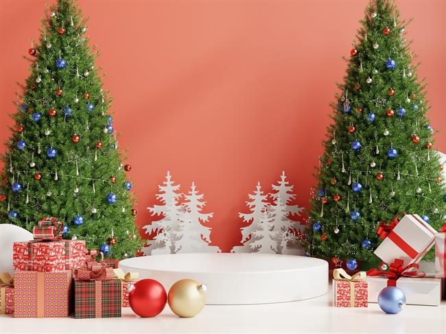 Katero izbrati - naravno ali umetno božično-novoletno smrečico? (Foto: Freepik.com)