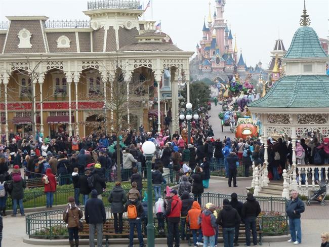Parada v Disneylandu. (foto: MojaLeta.si)