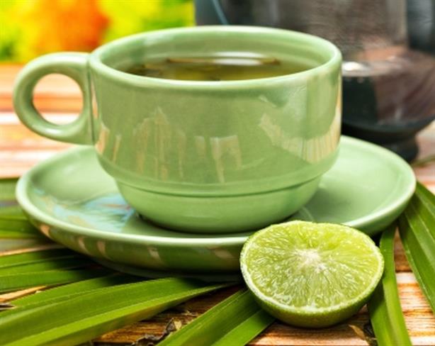 Zeleni čaj vsebuje močne antioksidante, ti pomagajo pri izgubljanju odvečnih kilogramov. (foto: FreeDigitalPhotos.net)