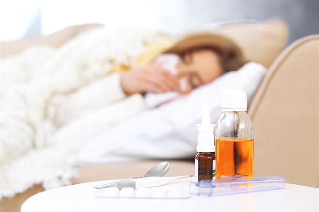 Obvezen počitek, zdrava prehrana in dodaten vnos tekočine so nujni ukrepi, ko se vas loteva prehlad. Po dodatno pomoč pa se lahko obrnete k naravi!  (Foto: Freepik.com)