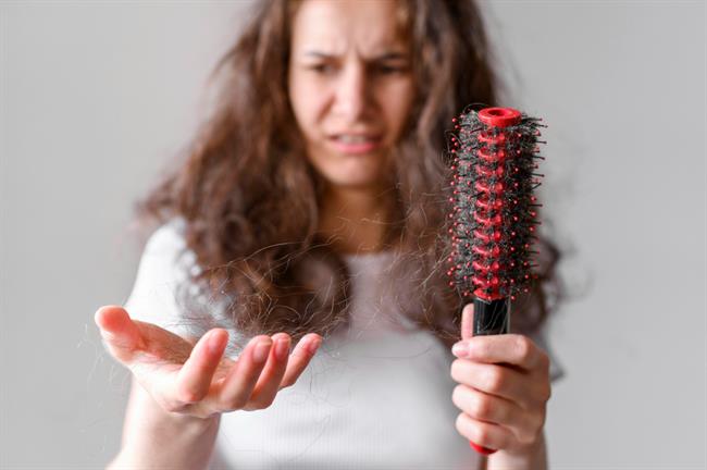 	Izpadanje las lahko ženske vznemiri še bolj, kot moške. (Foto: Freepik.com)