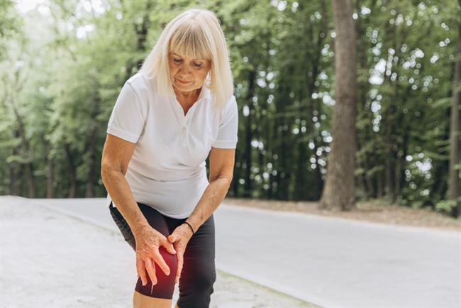 Se spoprijemate z bolečinami v kolenu? (Foto: Freepik.com)