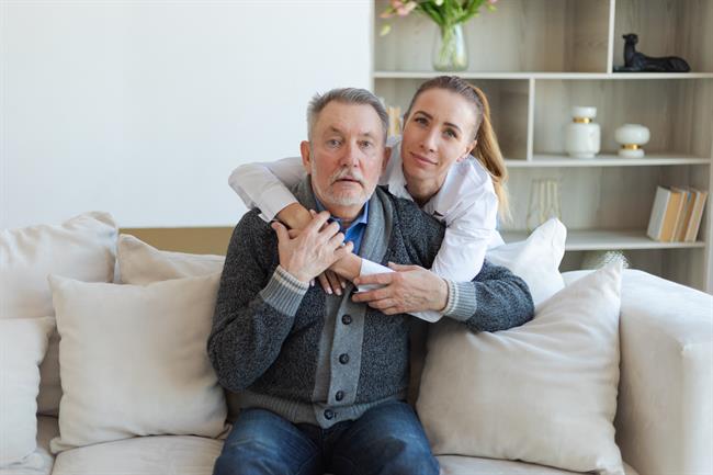 Družinski oskrbovalci pogosto doživljajo občutek ujetosti, izgubo socialnega življenja in kronično utrujenost. (Slika je simbolična. Foto: Freepik)