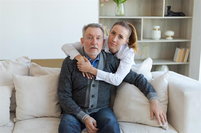 Irenina zgodba opisuje realnost številnih družinskih oskrbovalcev, ki tiho nosijo breme sistema. (Foto: Freepik)