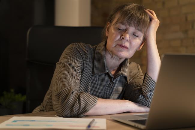 S preprostimi triki lahko v minuti preženete utrujenost. (foto: Freepik)