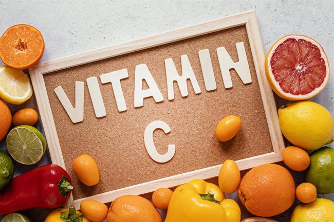 Ali vsakodnevno jemanje vitamina C res preprečuje prehlad? Raziskave razkrivajo zanimivo razliko med preprečevanjem bolezni in skrajšanjem njenega trajanja. (Foto: Thinkific)