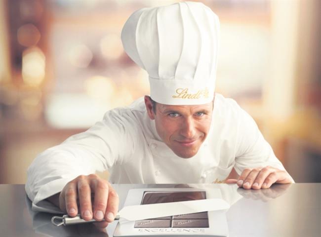 Lindovi čokoladni mojstri s popolno predanostjo razvijajo edinstvene skrivne recepte. (foto: Lindt)