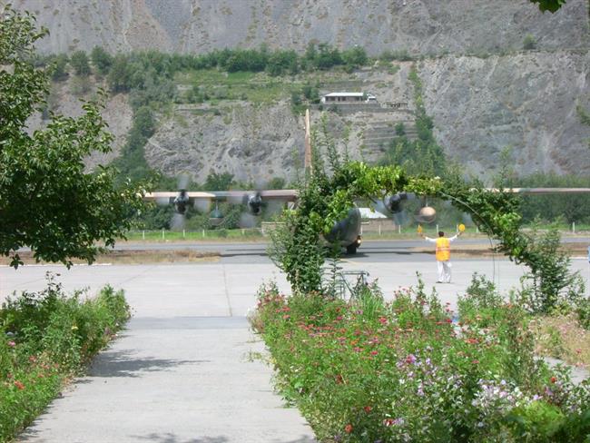 Vesoljna sreča, rešili smo se z vojaškim tovornim letalom.  