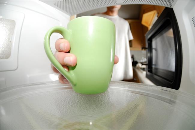Očistite mikrovalovko na naraven način. (foto: www.sxc.hu)