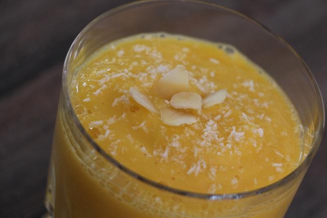 Pripravite zdravilni napitek, ki pomaga topiti maščobo. (foto: freeimages.com)