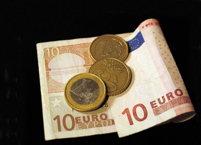 Povišali se bodo zneski denarne socialne pomoči in varstvenega dodatka. (foto: freeimages.com)