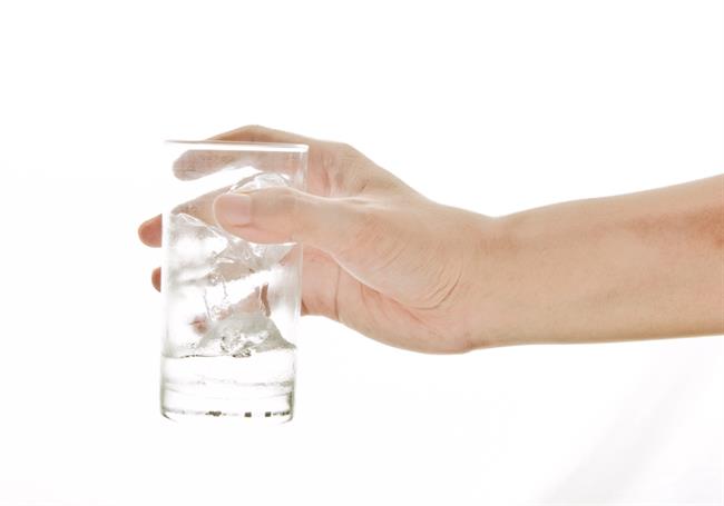 Naredite alkalno vodo in razkisajte telo. (foto: Freeimages.com)