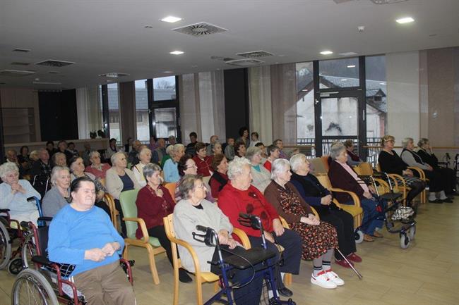 V Medgeneracijskem centru Idrija se ves čas dogaja. (foto: Medg. center Idrija)