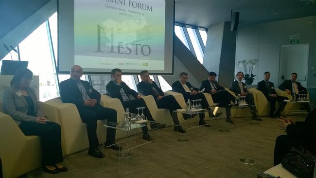 Vrh foruma je bila okrogla miza županov devetih mestnih občin . (foto: Ana Vizovišek)