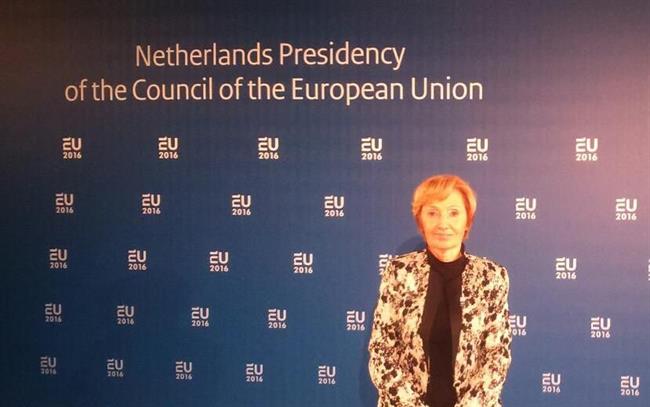 Ministrica na neformalnem srečanju v Amsterdamu.