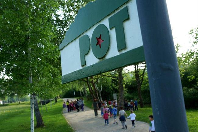 Pohod po Poti ob žici. (foto: facebook)