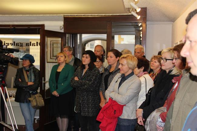 V Mali galeriji so na ogled presežki mednarodne grafike. (foto: MOK)