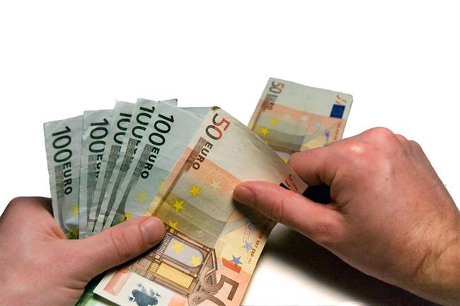 Previdno pri plačevanju na poštah. (foto: freeimages.com)