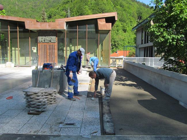 Prenovljena bo ploščad pred vhodom v paviljon (foto Drago Goričan)
