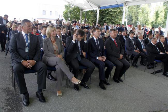 V Murski Soboti je bilo slovesno ob prvi uradni vožnji z električnim vlakom.
