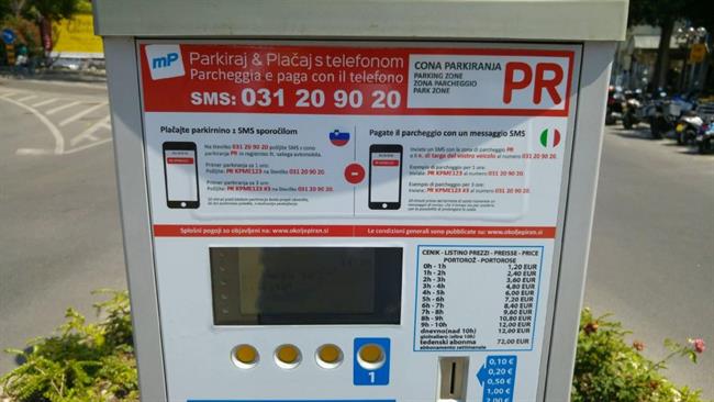 Plačevanje parkirnine z SMS-om je hitro in enostavno.