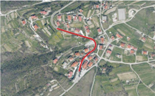 Občina Izola bo preplastila odsek ceste na Šaredu 