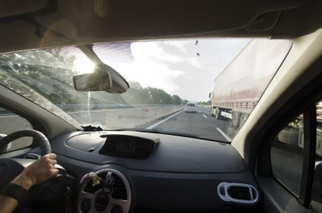 Danes se začenja evropsko usklajena preventivna akcija za večjo varnost voznikov tovornih vozil in avtobusov. (foto: FreeDigitalPhotos.net)
