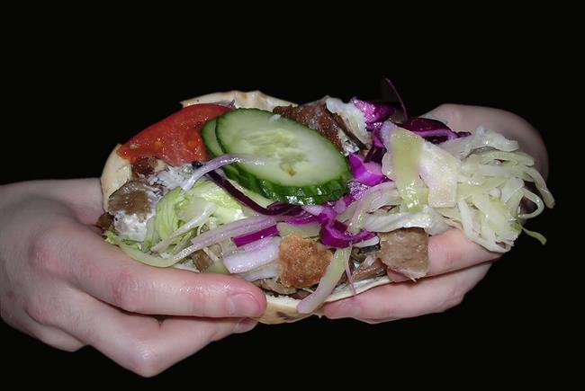 Kebab je nekoč veljal za pravo specialiteto. (foto: freeimages.com)