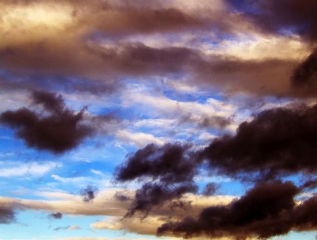 Danes bo delno jasno z občasno zmerno oblačnostjo. (foto: freeimages.com)