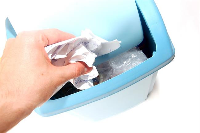 Koš in kanto za smeti je potrebno redno čistiti. (foto: freepik.com)