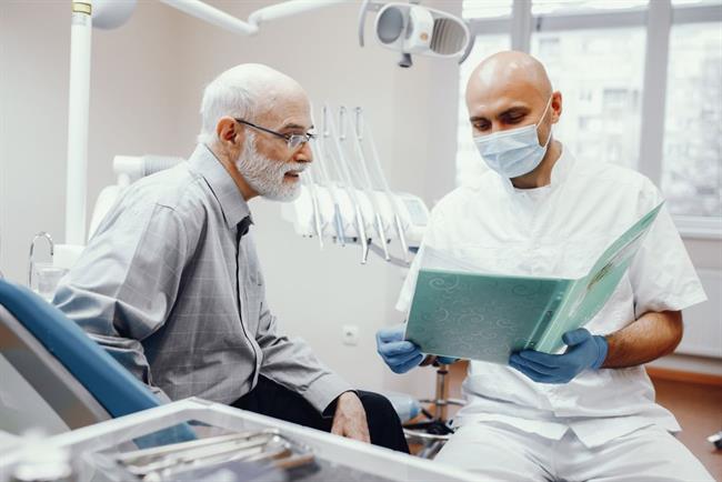 Rak ustne votline je pogostejši pri starejših moških. (foto: freepik.com)