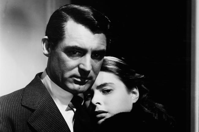 Film pod zvezdami na Ljubljanskem gradu bo odprla Hitchcockova vohunska klasika Razvpita, v kateri igrata Ingrid Bergman in Cary Grant. (Foto: Arhiv Ljubljanski grad)