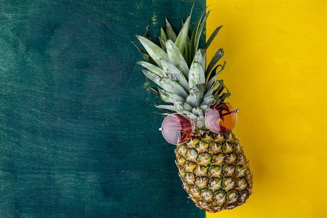 Za preprečitev modrice na mesto udarca položite košček ananasa, ga ovijte s povojem in pustite delovati okrog 45 minut. (Foto: Freepik.com) 