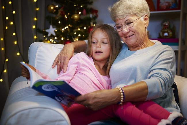 Ljubezen do branja in ljubezen do knjig je gotovo ena najlepših popotnic, ki jih starši, stari starši in učitelji lahko podarijo otrokom. (Foto: Freepik.com)