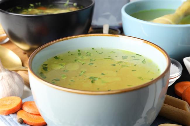 S preprostimi triki bo domača juha še boljša. (Foto: Freepik.com)