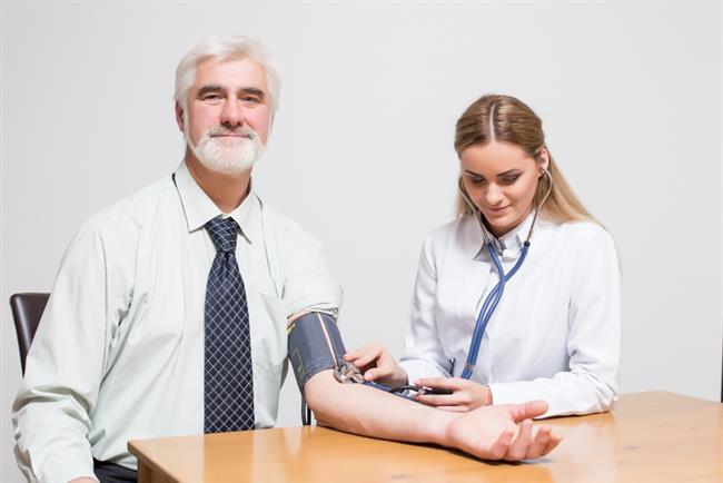  	Krvni tlak lahko znižate z naravnimi metodami. (foto: Freepik.com)