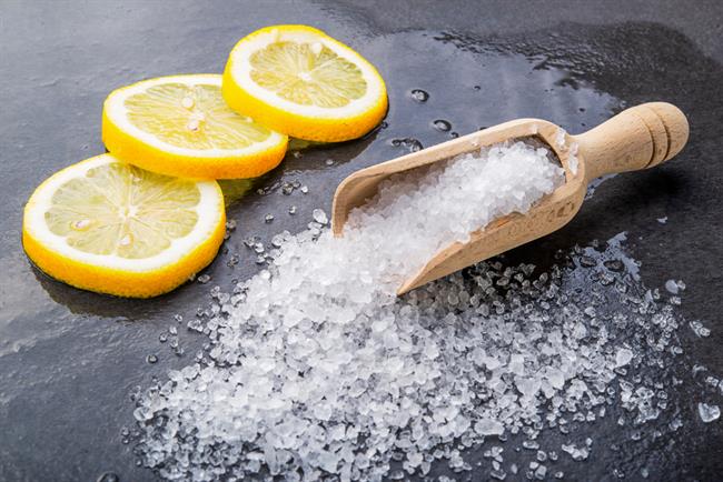  	Limoni dodajte sol in uživajte v njeni svežini. (foto: Freepik.com)