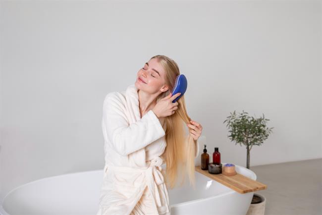	Šampon za lase lahko izdelate sami. (foto: Freepik.com)