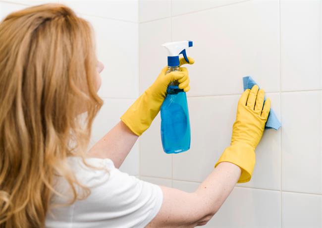 Sami lahko naredite učinkovito čistilo za kopalnico. (foto: Freepik.com)