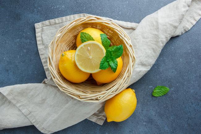 Limonin sok in beljak sta odlični živila za nego kože. (foto: Freepik.com)