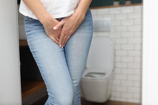 	Inkontinenca je težava, s katero se pogosteje srečujejo ženske. (foto: Freepik.com)