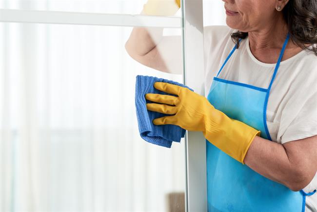 Očistite okna z domačim pripravkom. (foto: Freepik.com)