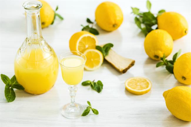 	Če imate težave z zgago, ne pijte limoninega soka. (foto: freepik.com)
