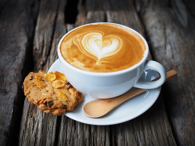 	Kava na prazen želodec lahko draži črevesje. (foto: freepik.com)