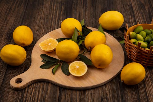 	Eterično olje limone je vsestransko uporabno. (foto: Freepik.com)