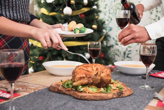 Okusne mesne jedi ne smejo manjkati na božični mizi. (Foto: Freepik.com) SLIKA JE SIMBOLIČNA