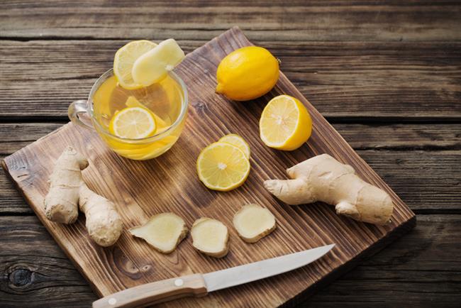 Napitek iz ingverja in limone pomaga pri hujšanju. (foto: Freepik.com)