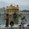 Zlati tempelj sredi jezera, kultni center Sikhov. (foto: O.P.)
