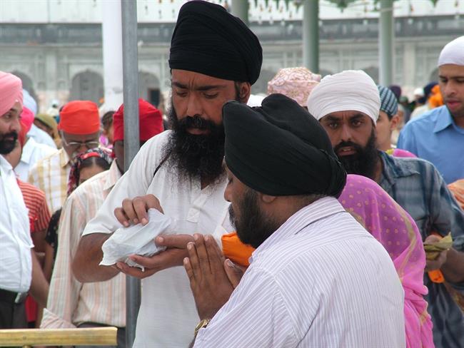 Sikhi z obveznimi turbani na glavah. (foto: O.P.)